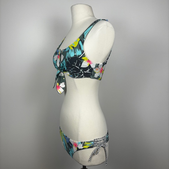 Topical Adjustable Bikini Thong Set - Picture 2 of 6